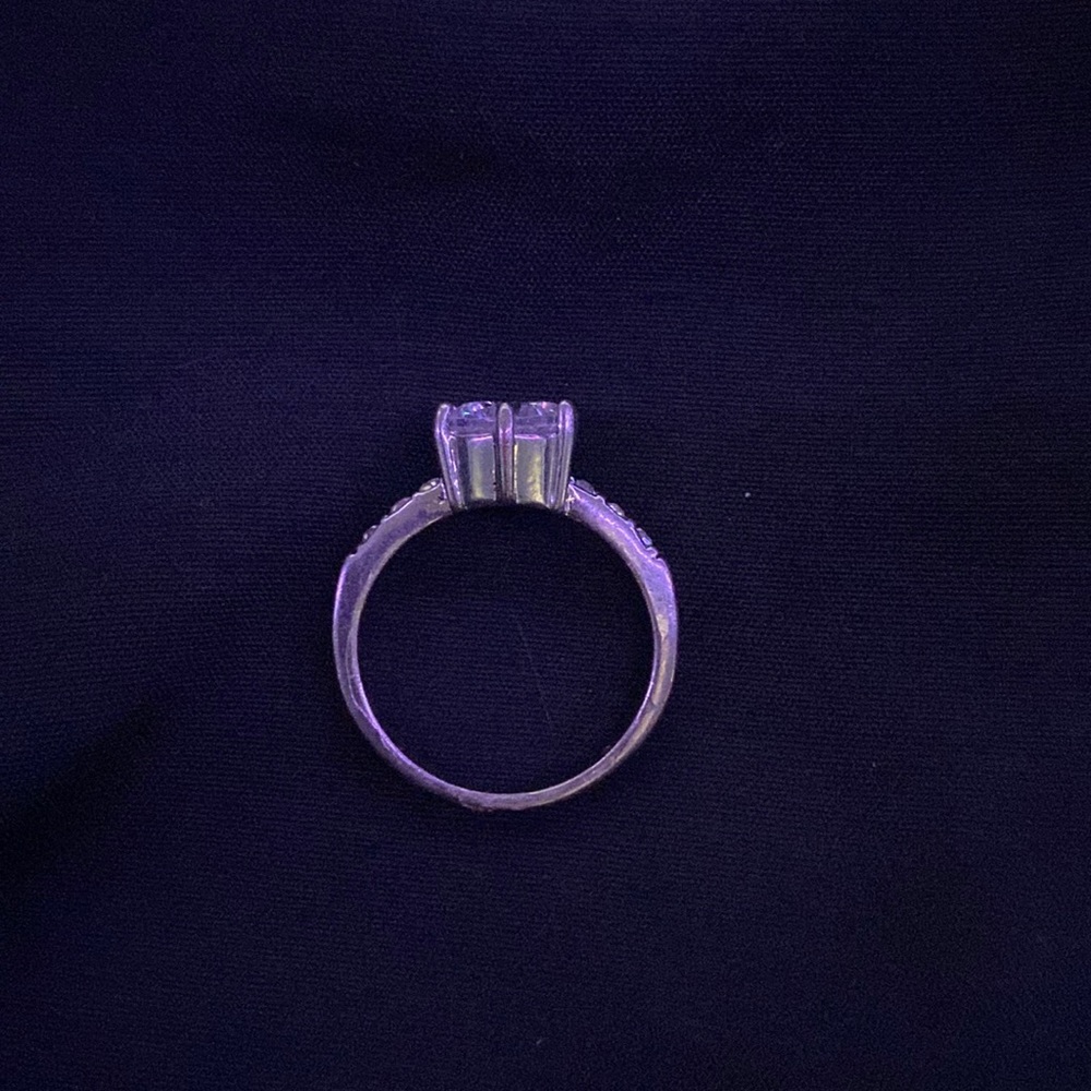 Women’s faux diamond ring
